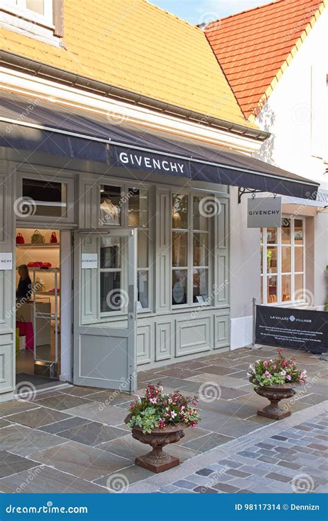 givenchy vallée village|Givenchy Outlet, La Vallée Village .